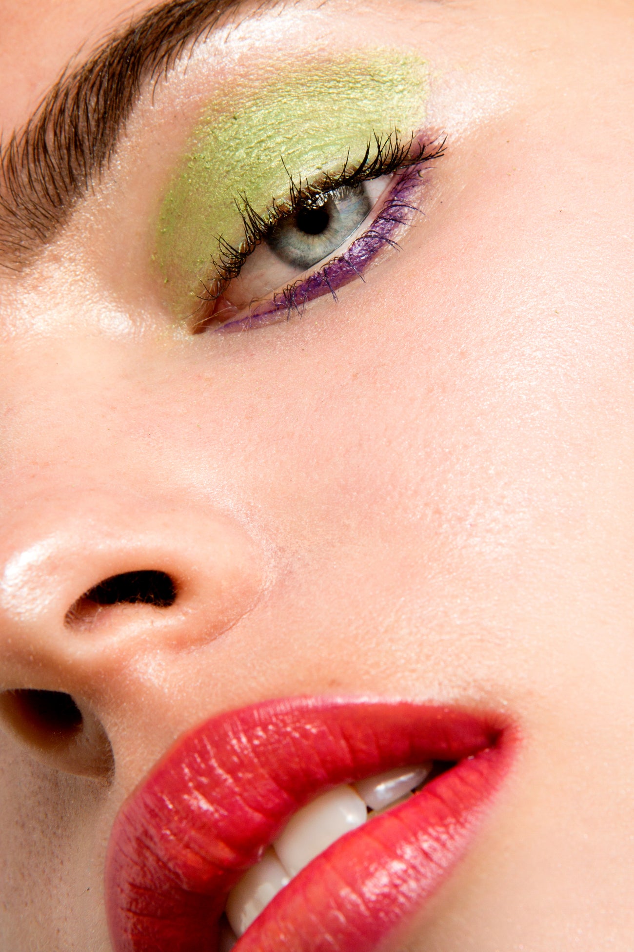 bright eyeshadow | mystical violet - moss green