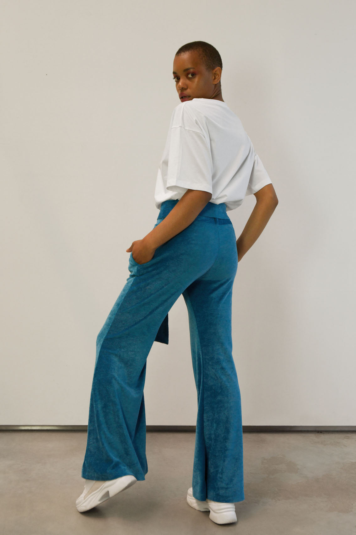 velours flared trousers made from recycled fibres | bright blue