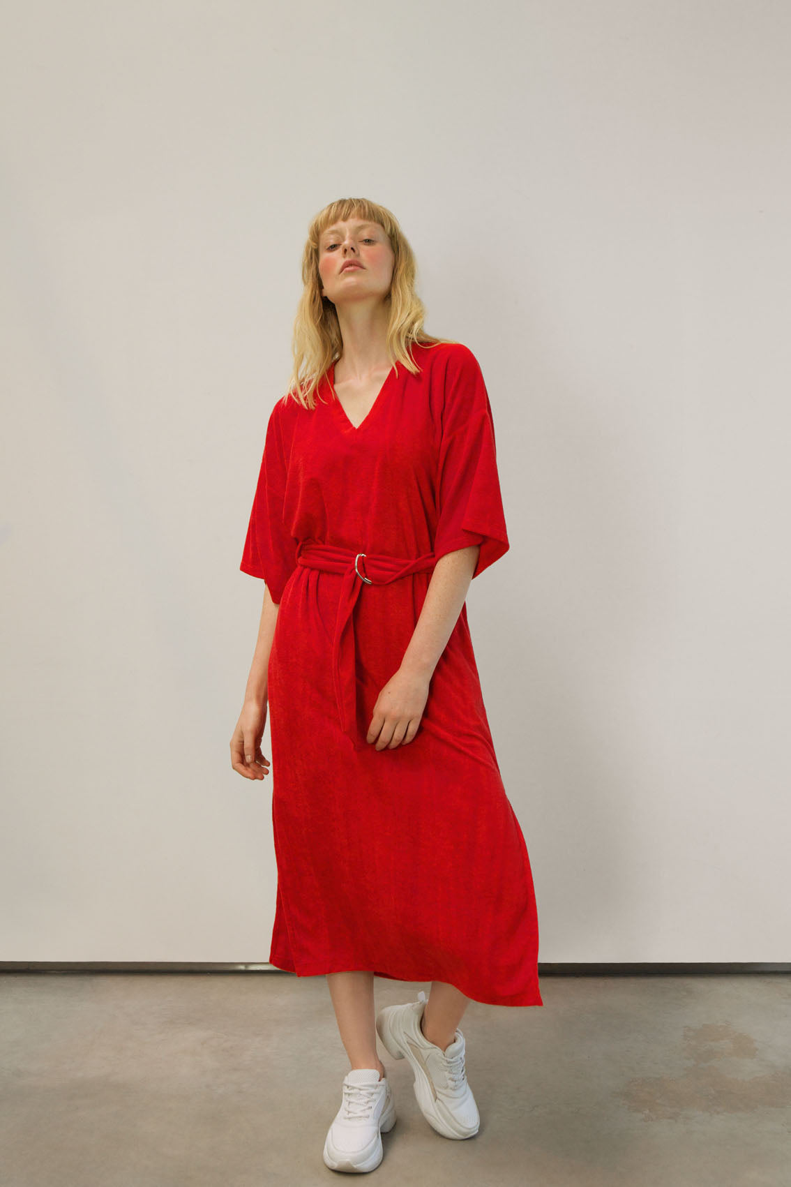 velours fluid dress made from recycled fibres | rebellious red