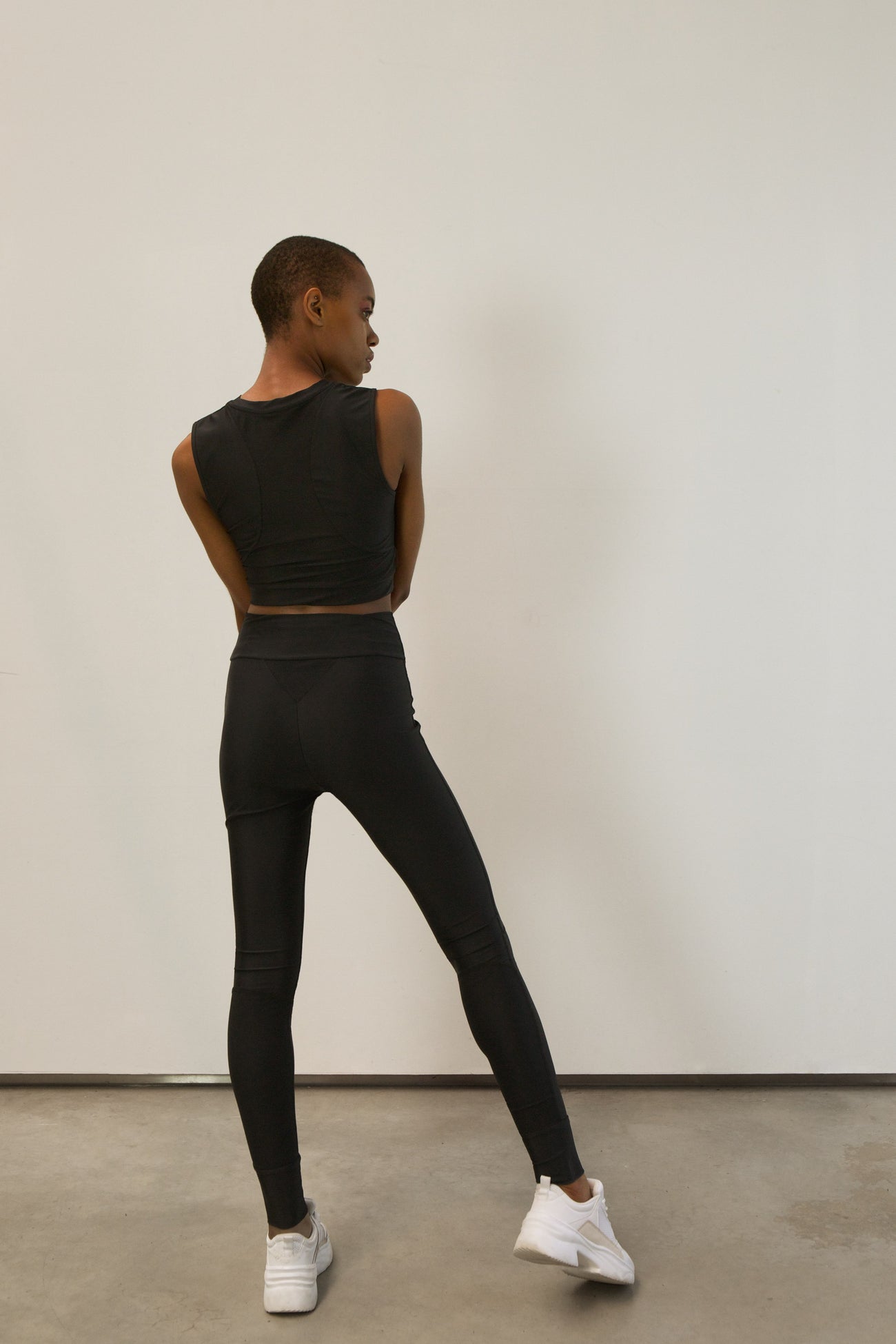 high-waist tights made from recovered sea fishing nets | black