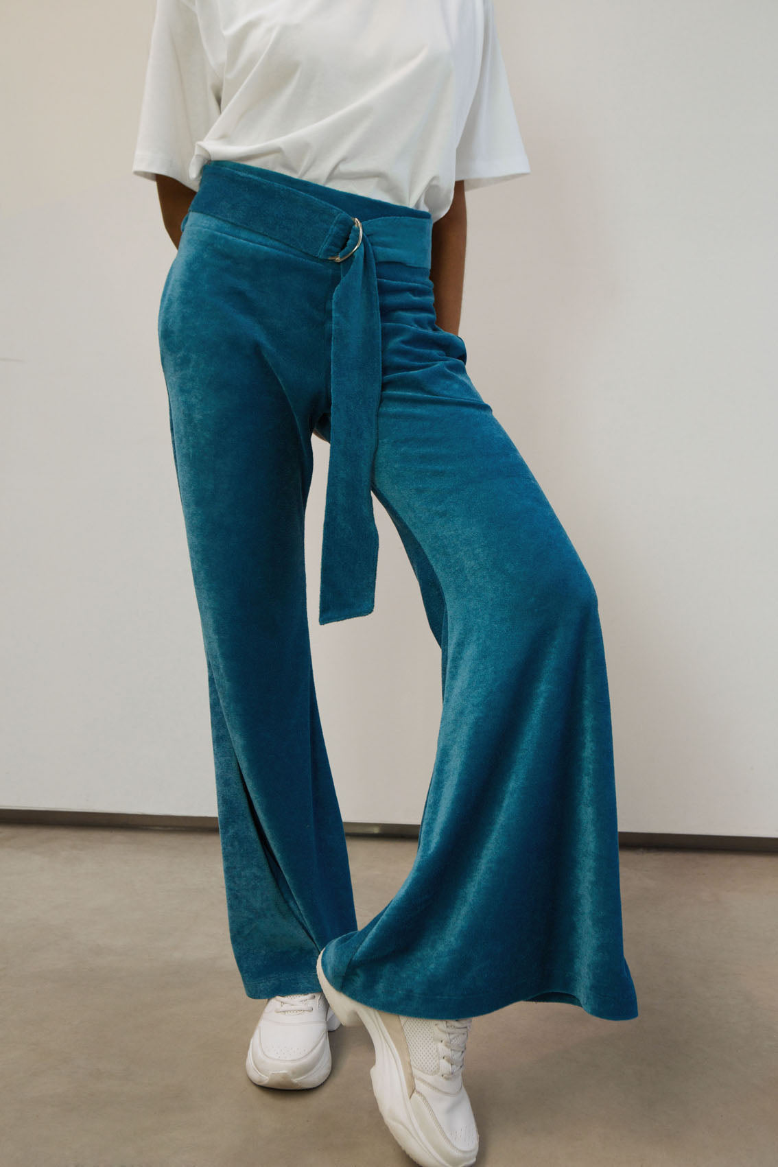 velours flared trousers made from recycled fibres | bright blue